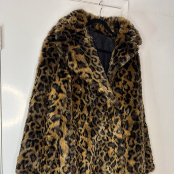 Faux Fur Leopard Print Coat - Fuzzy & Warm Sz XLCozy Faux Fur Coat SOLD OUT - Picture 2 of 9